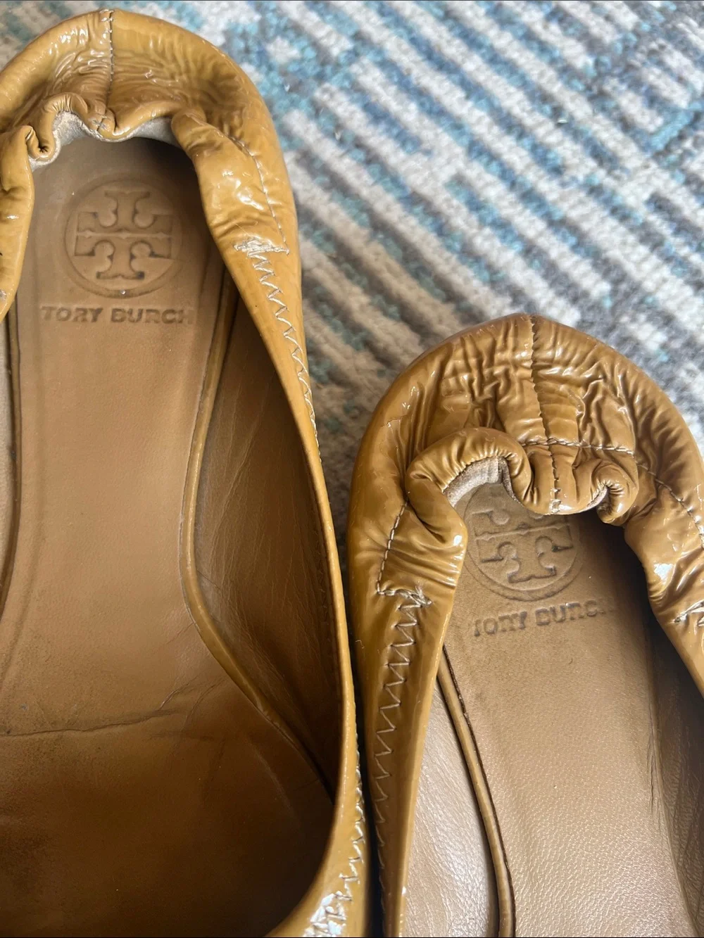Tory Burch Reva Patent Leather Ballet Flats Camel Gold Logo 6 6.5